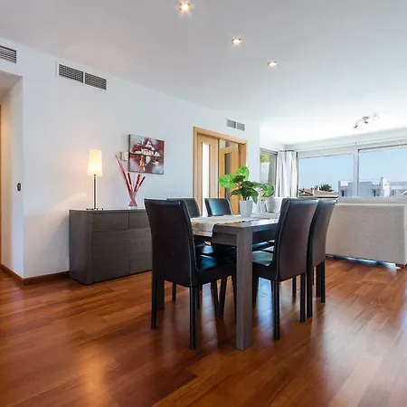 Penthouse La Nau By Homevillas360 * 포엔샤 항구